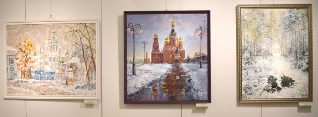 Работы И. Бушуева "Троицкий собор", И. Токарь "Весна", О. Таланцевой "Половодье"