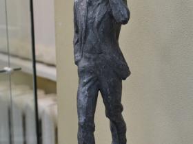Заслуженный художник РМЭ Карпеев В.М. - "Свобода слова" (2005, алюминий, литьё) Заслуженный художник РМЭ Карпеев В.М. - "Свобода слова" (2005, алюминий, литьё)